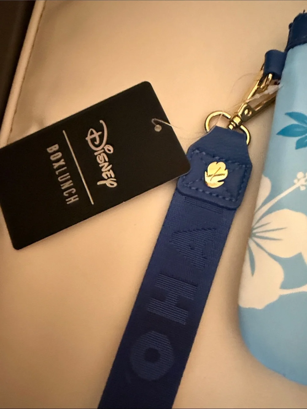Disney Box lunch Exclusive Ohana Lilo & Stitch Hibiscus Wristlet Removable Strap